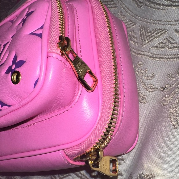 Louis Vuitton - Rose Utility Handbag/Crossbody - Picture 8 of 17